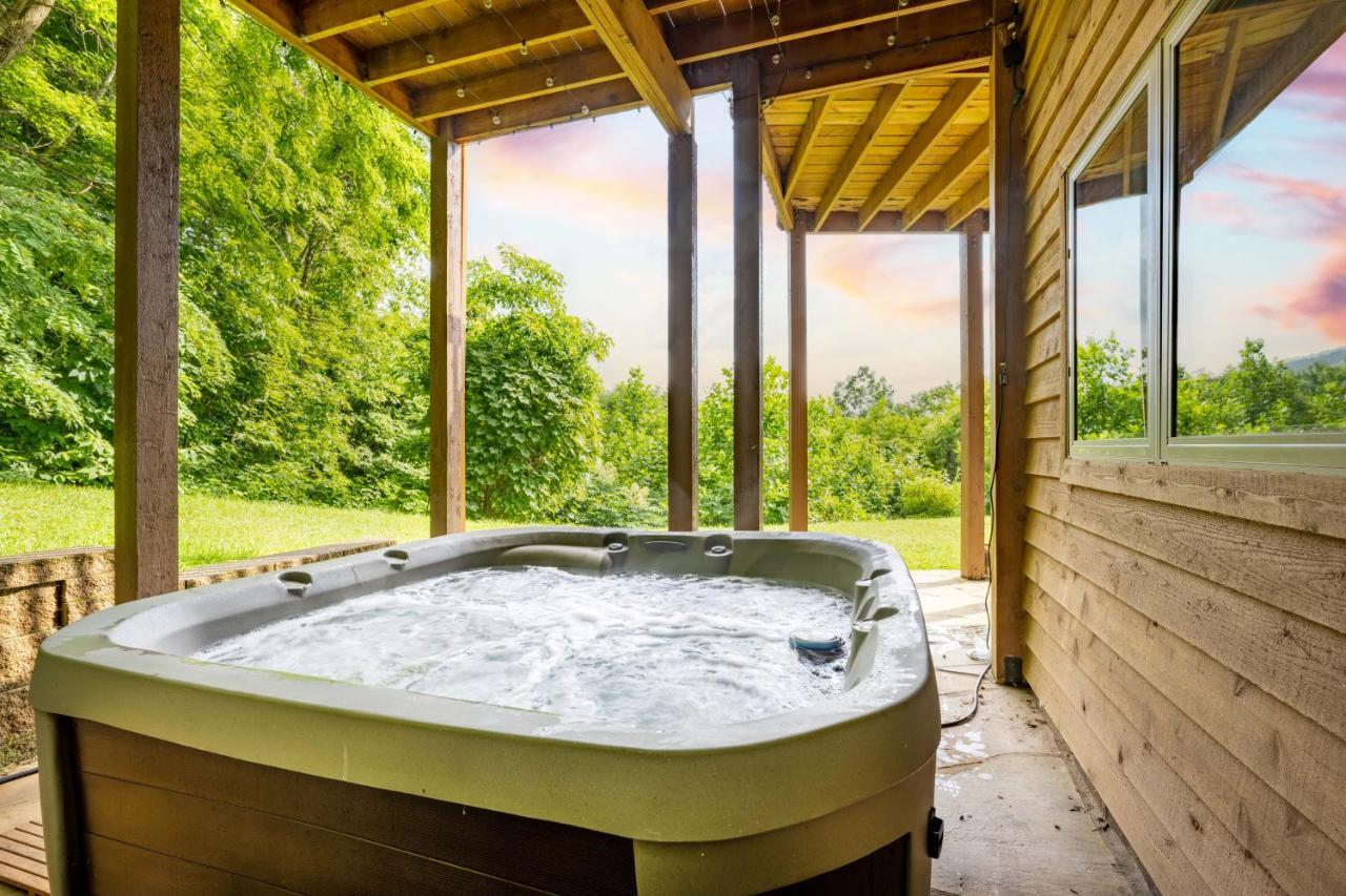 --Mountain Chalet Getaway With Breathtaking View Next To Tail Of Dragon-- Robbinsville Exterior photo